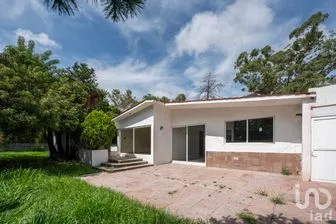 NEX-307184 - Casa en Venta, con 4 recamaras, con 4 baños, con 405 m2 de construcción.