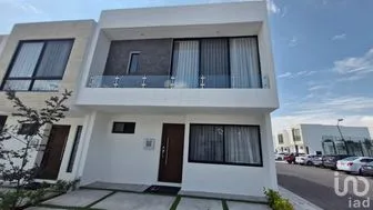 NEX-302549 - Casa en Venta, con 3 recamaras, con 3 baños, con 182 m2 de construcción.