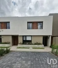 NEX-303002 - Casa en Venta, con 3 recamaras, con 3 baños, con 150 m2 de construcción.