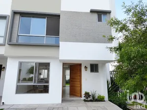 NEX-306186 - Casa en Renta, con 3 recamaras, con 2 baños, con 112 m2 de construcción.