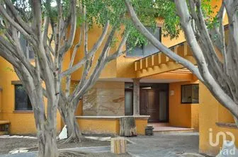 NEX-306859 - Casa en Venta, con 3 recamaras, con 4 baños, con 373 m2 de construcción.