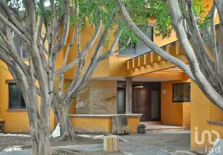 NEX-306864 - Casa en Venta, con 3 recamaras, con 4 baños, con 373 m2 de construcción.