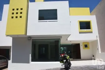 NEX-304005 - Casa en Venta, con 3 recamaras, con 2 baños, con 198 m2 de construcción.