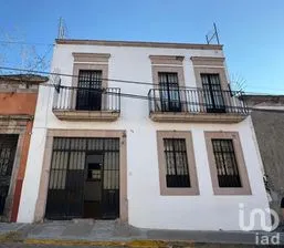NEX-304771 - Casa en Venta, con 5 recamaras, con 2 baños, con 247 m2 de construcción.