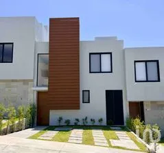 NEX-304352 - Casa en Renta, con 2 recamaras, con 2 baños, con 121 m2 de construcción.
