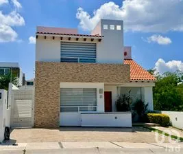 NEX-307126 - Casa en Venta, con 3 recamaras, con 3 baños, con 221 m2 de construcción.