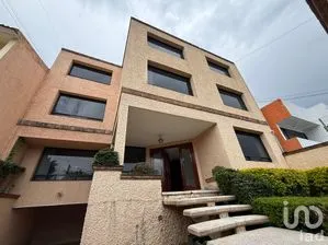 NEX-306525 - Casa en Venta, con 4 recamaras, con 2 baños, con 268 m2 de construcción.