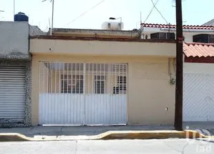 NEX-306064 - Casa en Venta, con 3 recamaras, con 2 baños, con 92 m2 de construcción.
