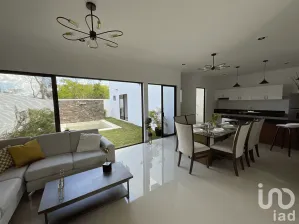 NEX-144605 - Casa en Venta, con 1 recamara, con 1 baño, con 81 m2 de construcción en Misnébalam, CP 97308, Yucatán.