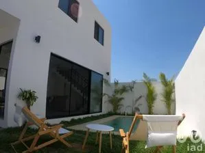 NEX-51787 - Casa en Venta, con 3 recamaras, con 3 baños, con 156 m2 de construcción en Misnébalam, CP 97308, Yucatán.