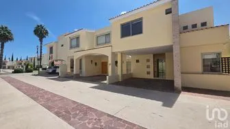 NEX-307477 - Casa en Renta, con 3 recamaras, con 3 baños, con 236 m2 de construcción.