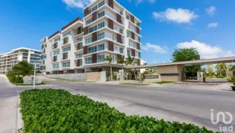 NEX-12730 - Departamento en Venta, con 3 recamaras, con 3 baños, con 200 m2 de construcción en Zona Hotelera, CP 77500, Quintana Roo.