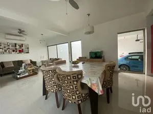 NEX-159254 - Casa en Renta, con 5 recamaras, con 4 baños, con 350 m2 de construcción en José Castillo Tielemans, CP 29070, Chiapas.