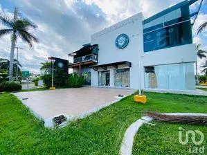 NEX-189565 - Local en Renta, con 290 m2 de construcción en Zona Hotelera, CP 77500, Quintana Roo.