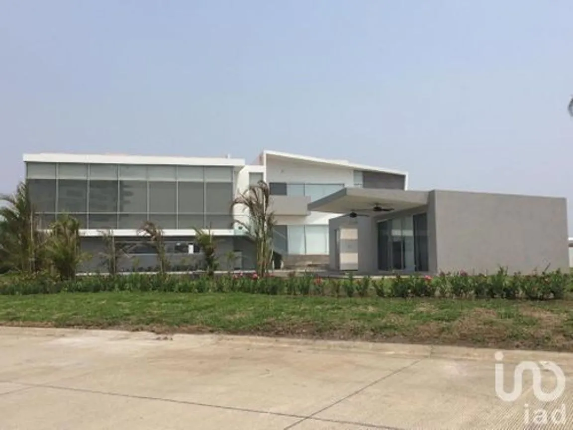 Casa en Venta en Punta Tiburón, Residencial, Marina y Golf, Alvarado, Veracruz de Ignacio de la Llave | NEX-195526 | iad México | Foto 2 de 11