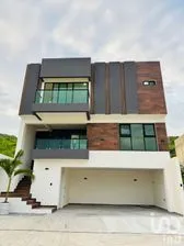NEX-203909 - Casa en Venta, con 4 recamaras, con 4 baños, con 300 m2 de construcción.