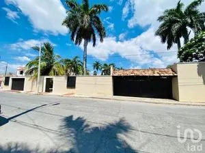 NEX-243977 - Casa en Venta, con 3 recamaras, con 3 baños, con 707 m2 de construcción.