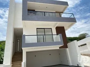 NEX-255606 - Casa en Venta, con 4 recamaras, con 4 baños, con 300 m2 de construcción.