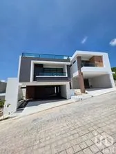 NEX-255637 - Casa en Venta, con 4 recamaras, con 4 baños, con 300 m2 de construcción.