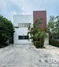 NEX-255644 - Casa en Venta, con 3 recamaras, con 3 baños, con 400 m2 de construcción.
