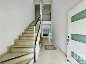 NEX-255644 - Casa en Venta, con 3 recamaras, con 3 baños, con 400 m2 de construcción.
