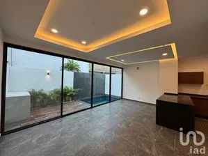 NEX-256930 - Casa en Venta, con 4 recamaras, con 4 baños, con 251 m2 de construcción.