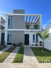 NEX-262752 - Casa en Renta, con 3 recamaras, con 2 baños, con 99 m2 de construcción.