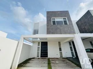 NEX-263875 - Casa en Venta, con 2 recamaras, con 2 baños, con 180 m2 de construcción en Arbolada, CP 77560, Quintana Roo.