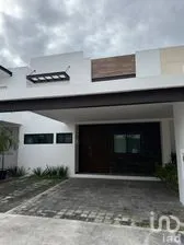 NEX-289811 - Casa en Venta, con 3 recamaras, con 2 baños, con 256 m2 de construcción.