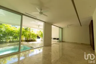 NEX-290081 - Casa en Venta, con 3 recamaras, con 4 baños, con 507 m2 de construcción.