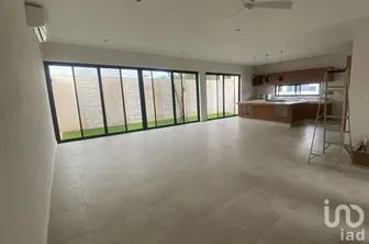NEX-290107 - Casa en Venta, con 4 recamaras, con 4 baños, con 287 m2 de construcción.