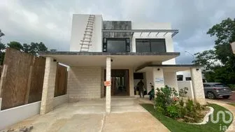 NEX-290107 - Casa en Venta, con 4 recamaras, con 4 baños, con 287 m2 de construcción.