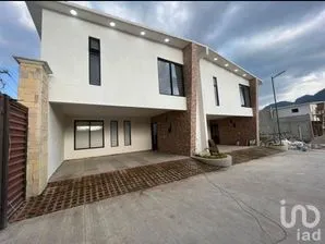 NEX-301426 - Casa en Venta, con 4 recamaras, con 3 baños, con 218 m2 de construcción.