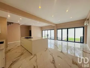 NEX-301617 - Casa en Venta, con 5 recamaras, con 5 baños, con 237 m2 de construcción.