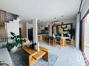 NEX-302874 - Casa en Venta, con 3 recamaras, con 2 baños, con 106 m2 de construcción.