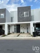 NEX-304833 - Casa en Venta, con 3 recamaras, con 2 baños, con 120 m2 de construcción.