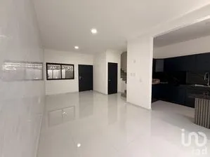NEX-304908 - Casa en Venta, con 3 recamaras, con 3 baños, con 195 m2 de construcción.