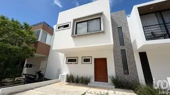 NEX-308091 - Casa en Venta, con 3 recamaras, con 3 baños, con 170 m2 de construcción.