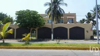 NEX-308550 - Casa en Venta, con 13 recamaras, con 13 baños, con 440 m2 de construcción.