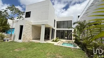 NEX-308669 - Casa en Venta, con 4 recamaras, con 4 baños, con 244 m2 de construcción.