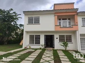 NEX-38674 - Casa en Renta, con 3 recamaras, con 2 baños, con 120 m2 de construcción en Bellavista, CP 29025, Chiapas.