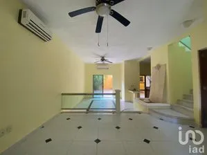 NEX-56607 - Casa en Renta, con 3 recamaras, con 2 baños, con 120 m2 de construcción en Las Torres, CP 77533, Quintana Roo.