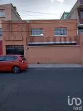 NEX-150702 - Casa en Venta, con 3 recamaras, con 2 baños, con 218 m2 de construcción en Sector Popular, CP 09060, Ciudad de México.