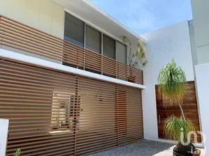 NEX-21306 - Casa en Venta, con 3 recamaras, con 3 baños, con 456 m2 de construcción en Palmira Tinguindin, CP 62490, Morelos.
