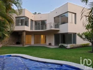 NEX-43080 - Casa en Renta, con 3 recamaras, con 4 baños, con 320 m2 de construcción en La Carolina, CP 62190, Morelos.