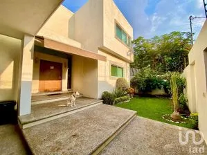 NEX-67650 - Casa en Venta, con 4 recamaras, con 5 baños, con 386 m2 de construcción en Delicias, CP 62330, Morelos.