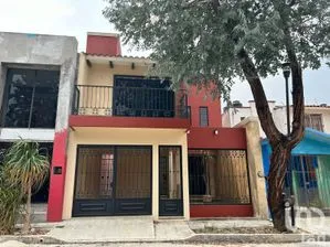 NEX-195004 - Casa en Venta, con 3 recamaras, con 3 baños, con 161 m2 de construcción en Las Haciendas, CP 29247, Chiapas.