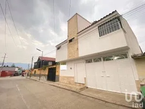NEX-206751 - Casa en Venta, con 3 recamaras, con 3 baños, con 160 m2 de construcción.