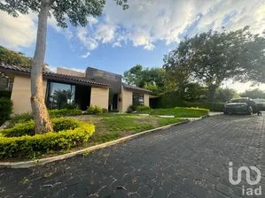 NEX-217335 - Casa en Venta, con 2 recamaras, con 2 baños, con 230 m2 de construcción.