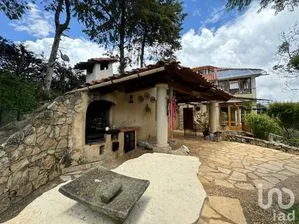 NEX-222000 - Casa en Venta, con 2 recamaras, con 3 baños, con 250 m2 de construcción.